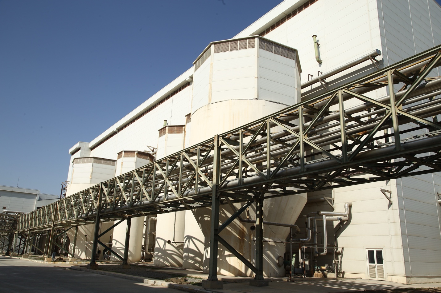 Mill equipment and conveyor